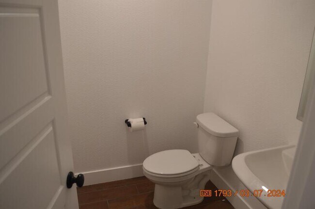 Building Photo - 1663 Thistle Ln