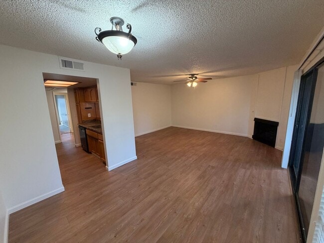 Building Photo - 2 bedroom | 1 bathroom | Arden-Arcade Condo Available Now!