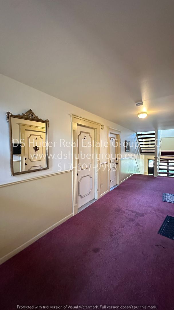 Building Photo - 1016 E. Greenlawn-7