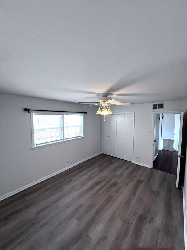 Building Photo - 3170 W Meadow Ln Dr