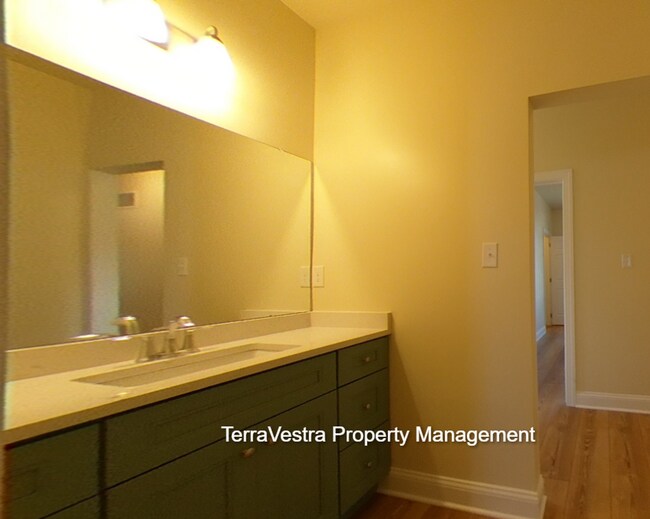 Building Photo - 12 Bedrooms!!!!!! Now showing for 2026-202...