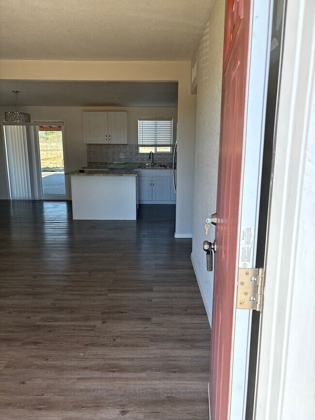 Building Photo - Great home in with great mountain views.