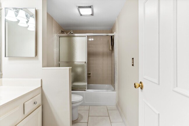 Building Photo - 5950 Pelican Bay Plaza S