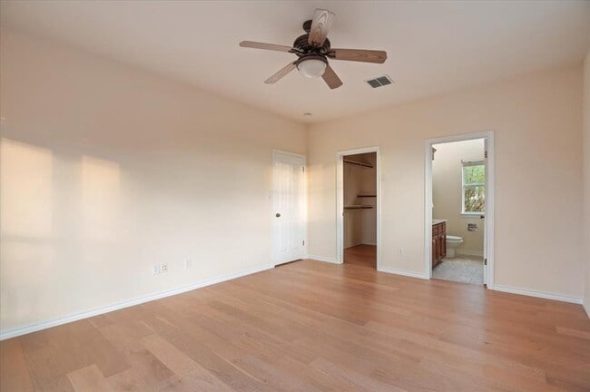 Building Photo - 500 Sinclair Dr