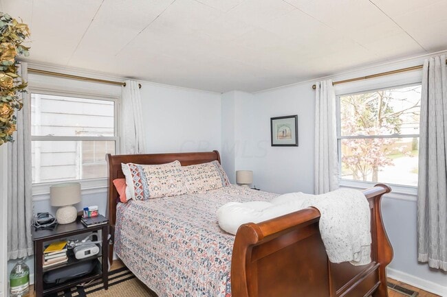 Master bedroom - 175 Rosslyn Ave