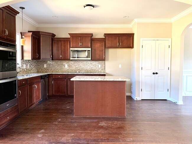 Building Photo - 2002 Jackie Lorraine Drive