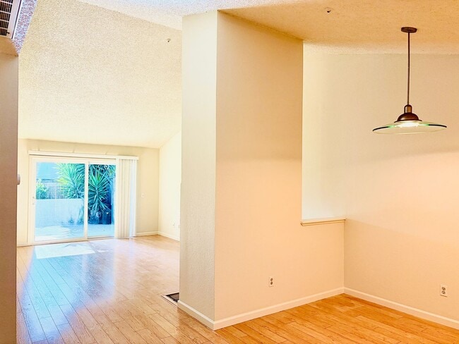 Building Photo - House like 2bed/1.5 Bath Condo with Spacious Corner Yard and 2 Car Garage