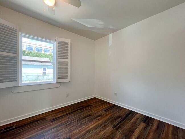 Building Photo - Charming Downtown Napa Cottage with Large Fenced Yard & Ample Parking