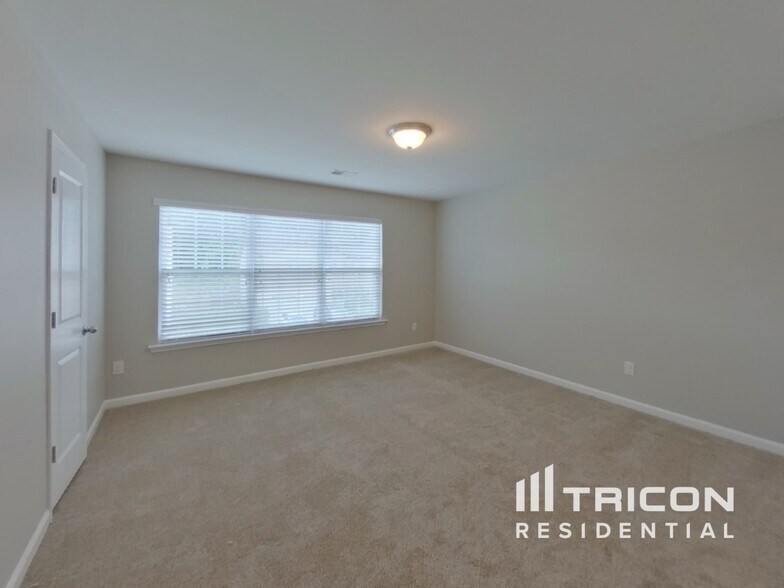 Building Photo - 224 Elmhaven Dr