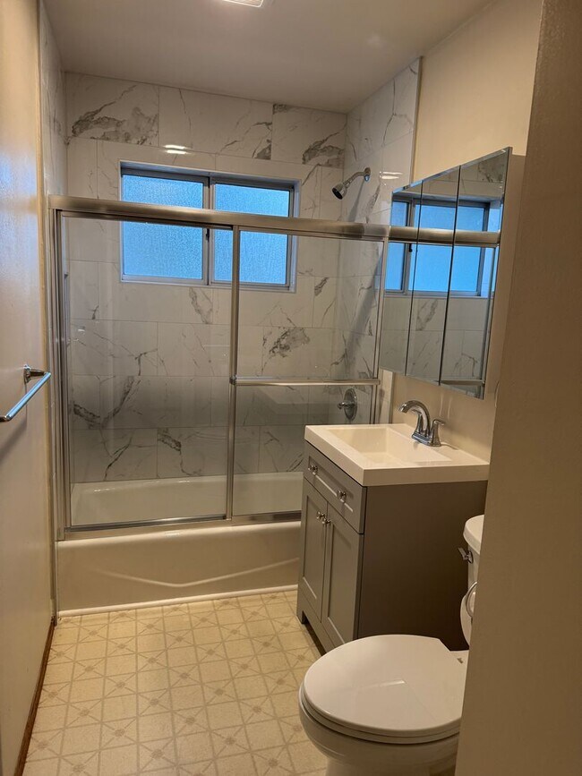 Building Photo - 370 Wright Ave