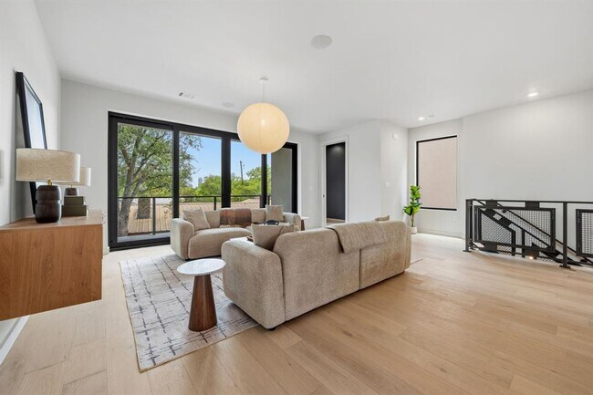 Building Photo - 1403 Barton Hills Dr