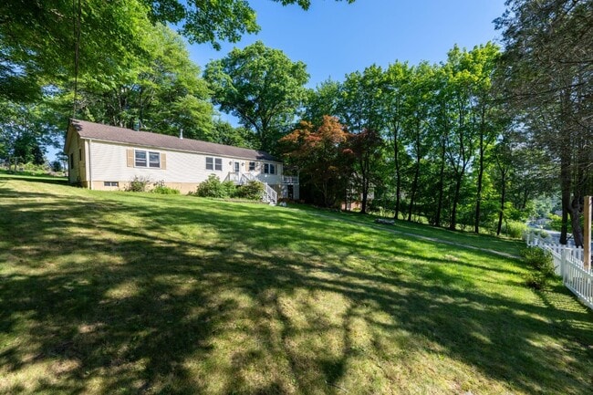 Building Photo - 468 Hillside Rd