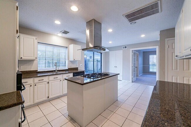 Building Photo - 75 Breezy Point Pl
