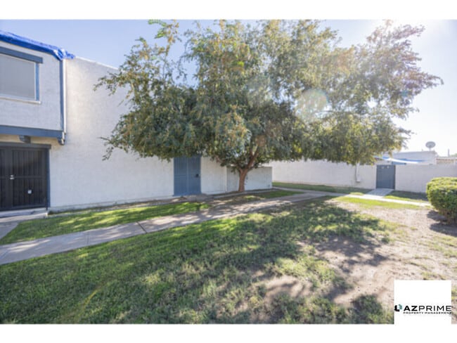 Primary Photo - Your Perfect Phoenix Retreat - Gorgeous 2/1 Townhouse!