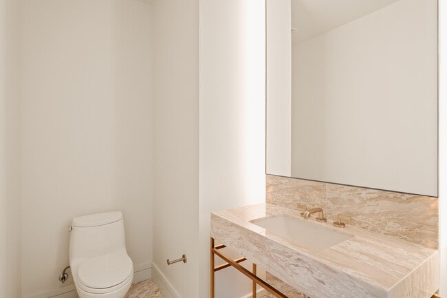 Building Photo - 211 Elm Ct