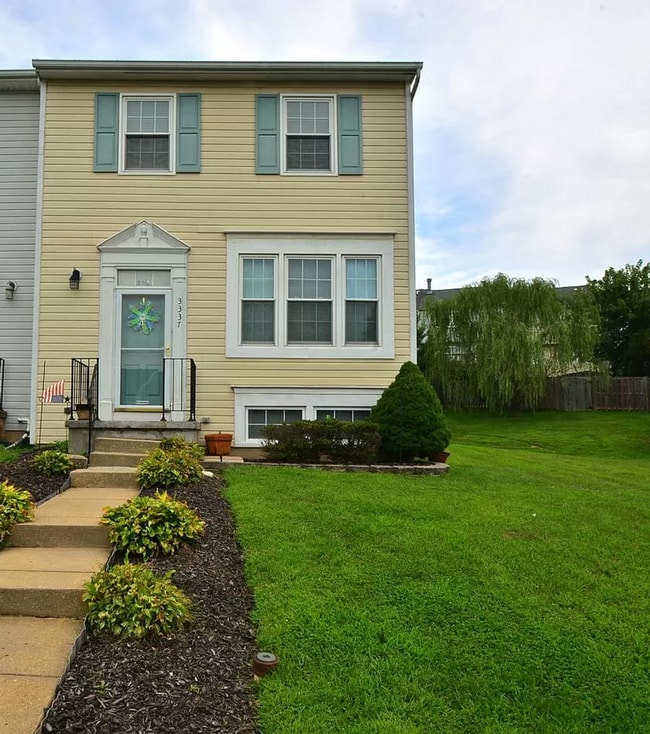 Building Photo - End of Group Townhome, with Finished Basement, in Abingdon