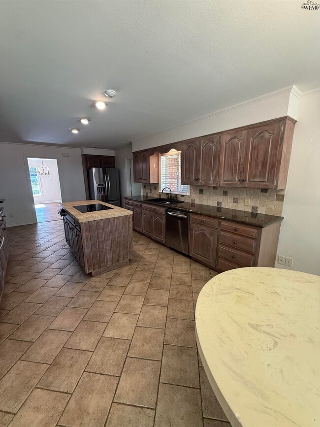 Building Photo - 2208 Avondale St