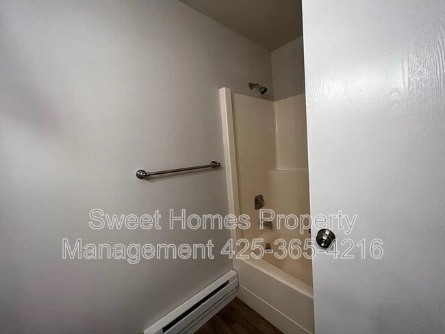 Building Photo - 9212 Lawndale Ave SW