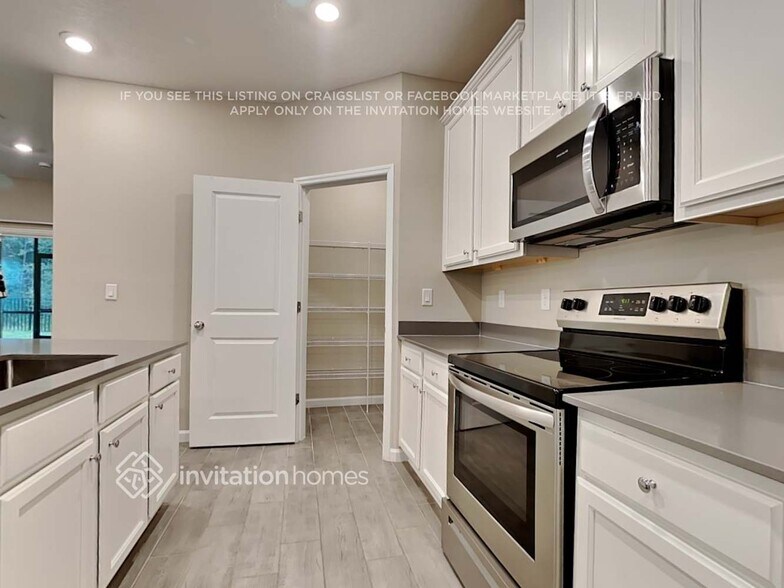 Building Photo - 2469 Laylas Wy