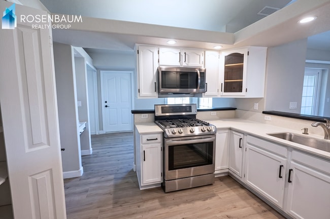 Building Photo - 8983 E Volcano Dr