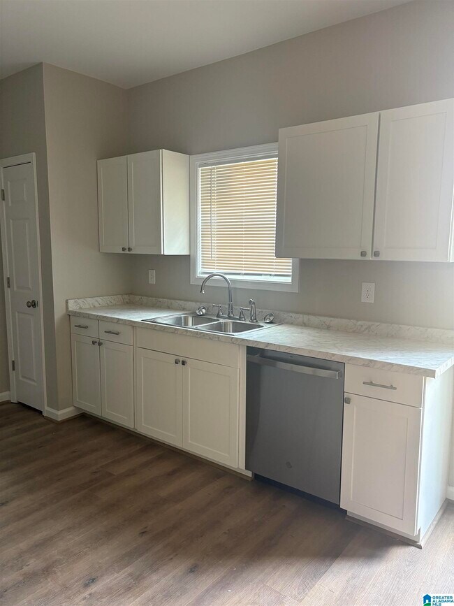 Building Photo - 1107 Cherry Cir