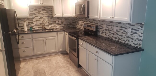 Building Photo - 4215 Valley Rd