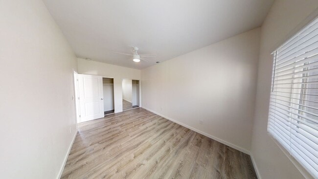 Building Photo - 4BD/2BA, Balcony Views!!