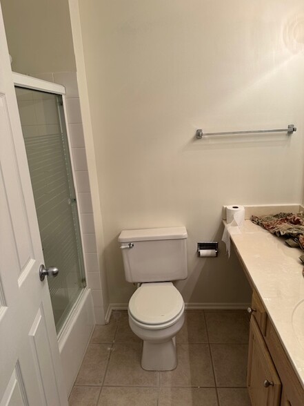 Bathroom - 2814 Meadow Ln