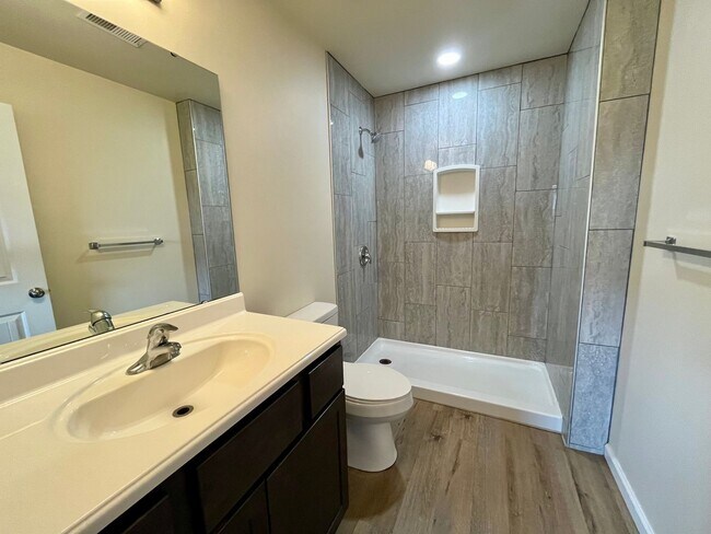 Building Photo - 2 Bedroom | 2 Bathroom | Apartment