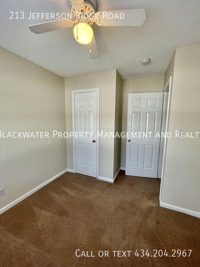 Building Photo - 213 Jefferson Ridge Rd