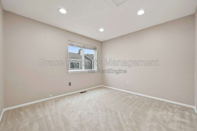 Building Photo - 9024 Bear Mountain Dr