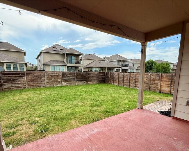 Building Photo - 14004 Hedera Dr