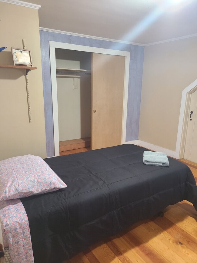 Building Photo - 6 Cherry Hill Dr