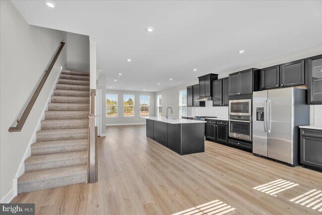 Building Photo - 76 SAND HILLS Dr