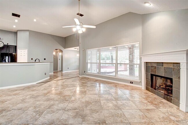 Building Photo - 18 Bonnaire Dr