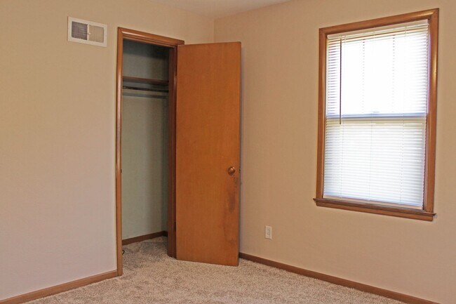 Building Photo - 2-Bedroom, 1-Bath House for Rent