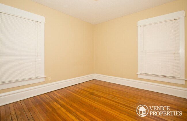 Building Photo - 66 E Northwood Ave