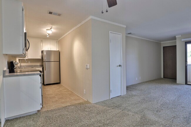 Building Photo - 2820 N Arcadia Ct