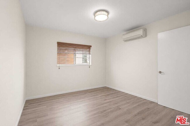 Building Photo - 138 N Hamel Dr