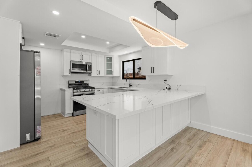 Building Photo - 19701 Blythe St