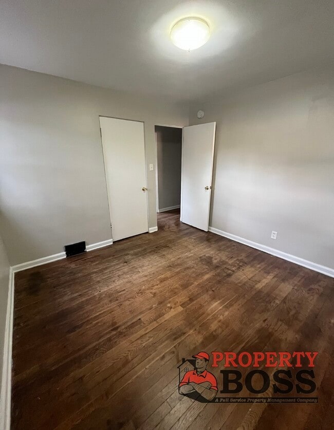 Building Photo - 1039 E 11th Ct