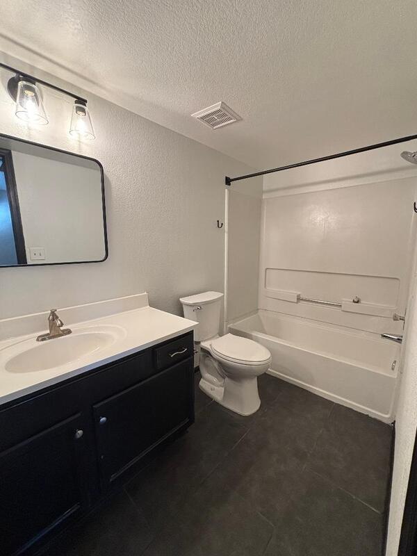 Building Photo - 10610 S 48th St