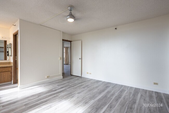 Building Photo - $2,700 / 2br - 2 BED 2 BATH CONDO