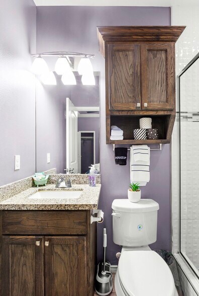 Master Full Bathroom - 2616 Larkspur Ave