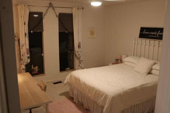 Building Photo - 1925 Bunting Ct