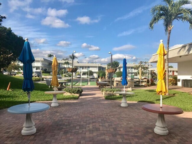 Building Photo - 3240 Lake Osborne Dr