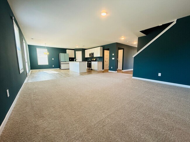 Building Photo - Valley End