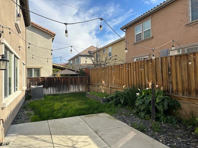 Building Photo - Lathrop 4 Bedroom 3 Bathroom Home.