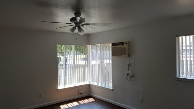 Building Photo - 2 BEDROOM DUPLEX-across the street from UC Davis