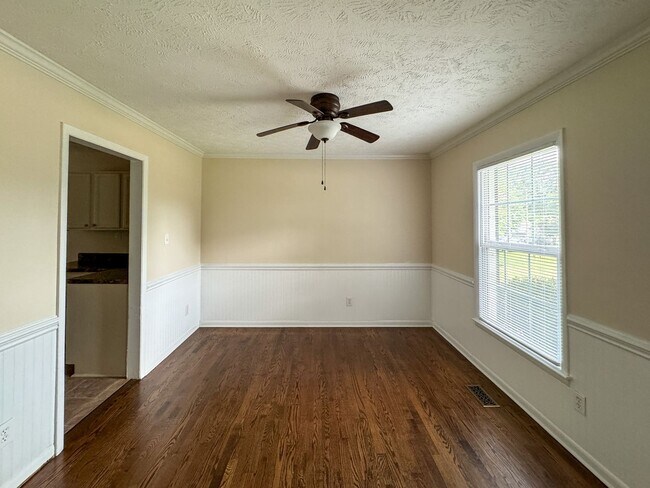 Building Photo - Charming 3 Bed 2 Bath Home Conveniently Located in Fayetteville
